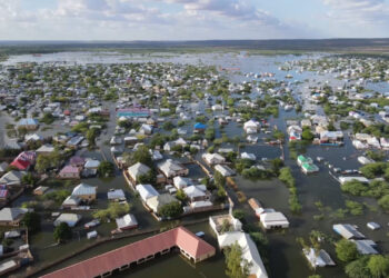 The River’s Fury: A Mother’s Cry for Hope Amidst Somalia’s Catastrophic Floods