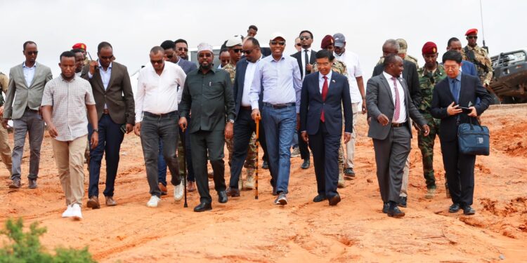 Prime Minister and Diplomats Assess Firsthand Severity of Flooding in Jubaland