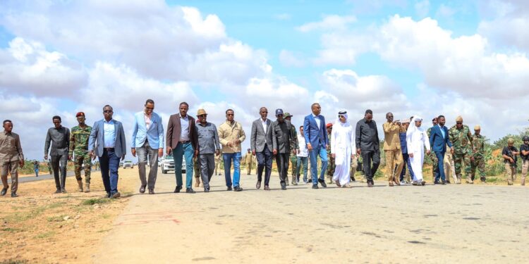 Mogadishu-Jowhar Road Construction Enters Third Phase, PM and Qatari Ambassador Visit Site
